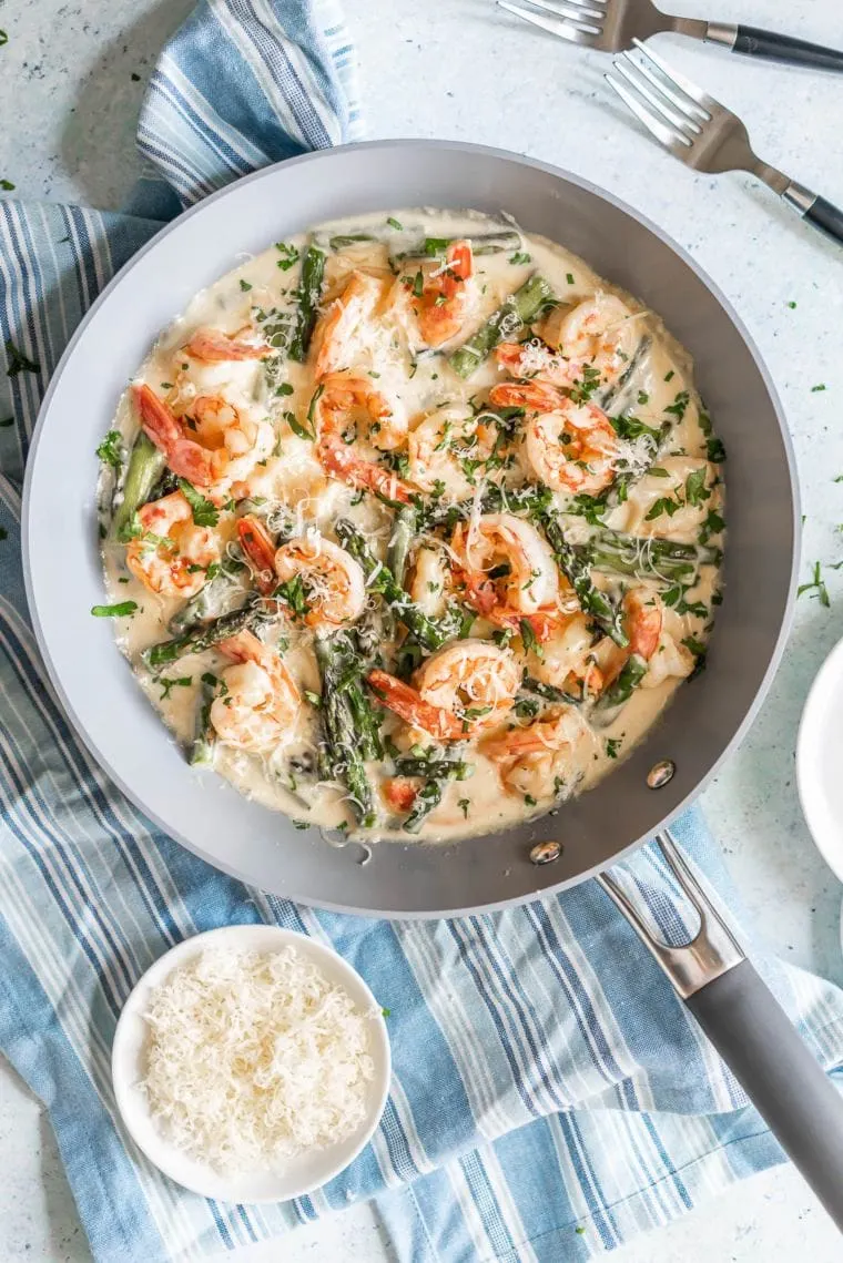 Creamy Asparagus and Shrimp Alfredo