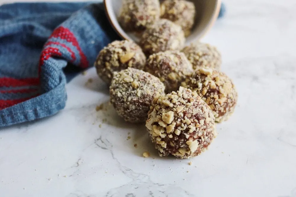 Keto Fat Bombs with Cacao and Cashew