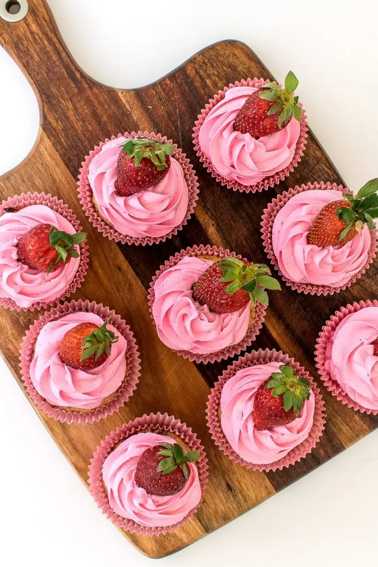 Cupcakes with Roasted Strawberries and Creamy Vanilla