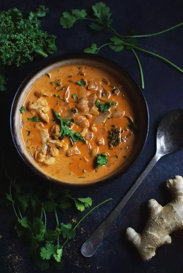 cauliflower and kale curry soup