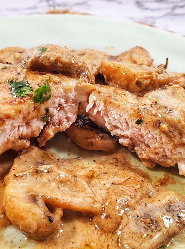 Chicken Thighs with Mushrooms Sauce