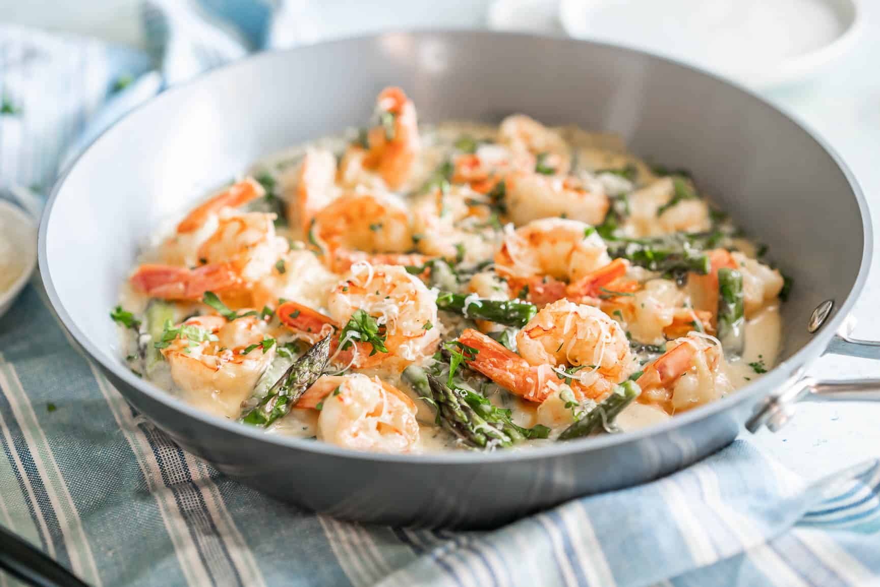 Creamy Asparagus and Shrimp Alfredo