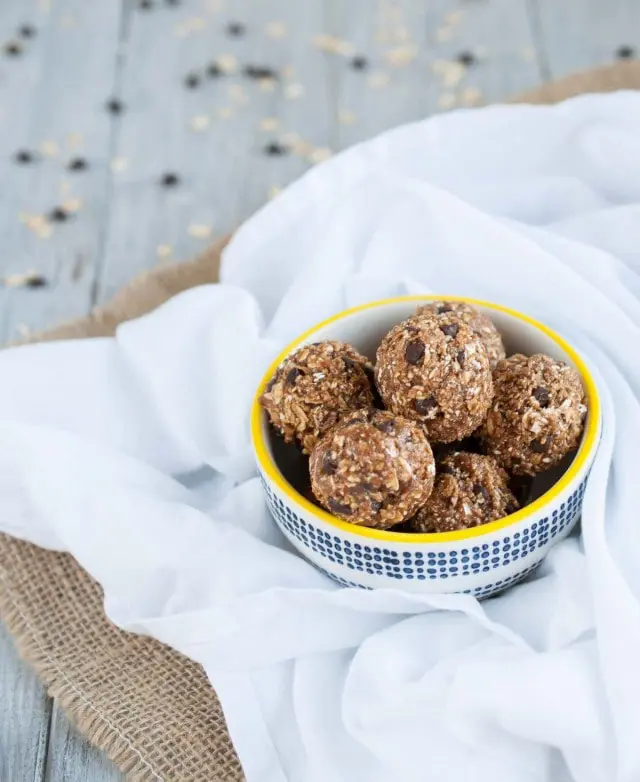 Peanut Butter Oatmeal Cookie Protein Balls