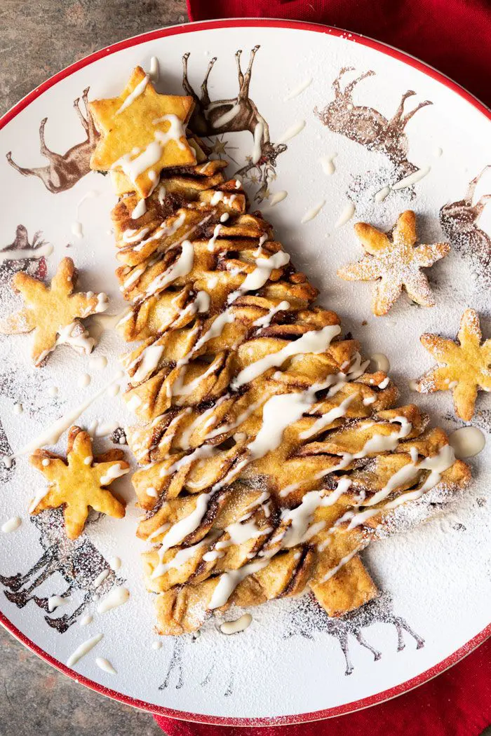 Cinnamon Pull-Apart Christmas Tree