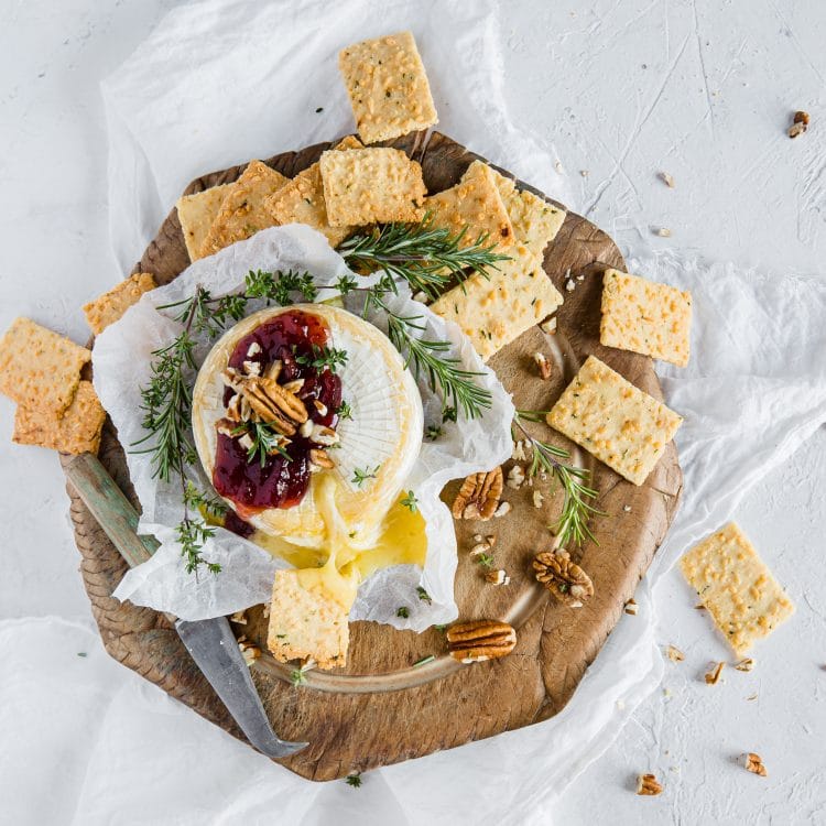 Baked Brie With Cranberry Sauce