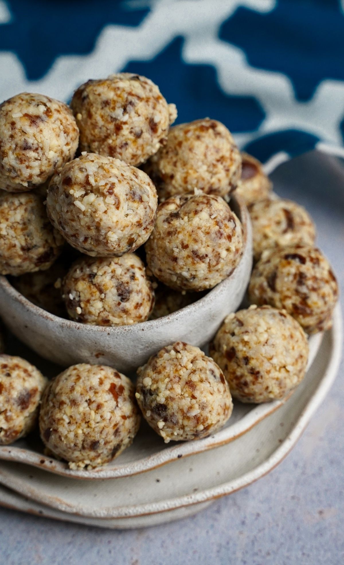 5-Ingredient Cashew Energy Balls