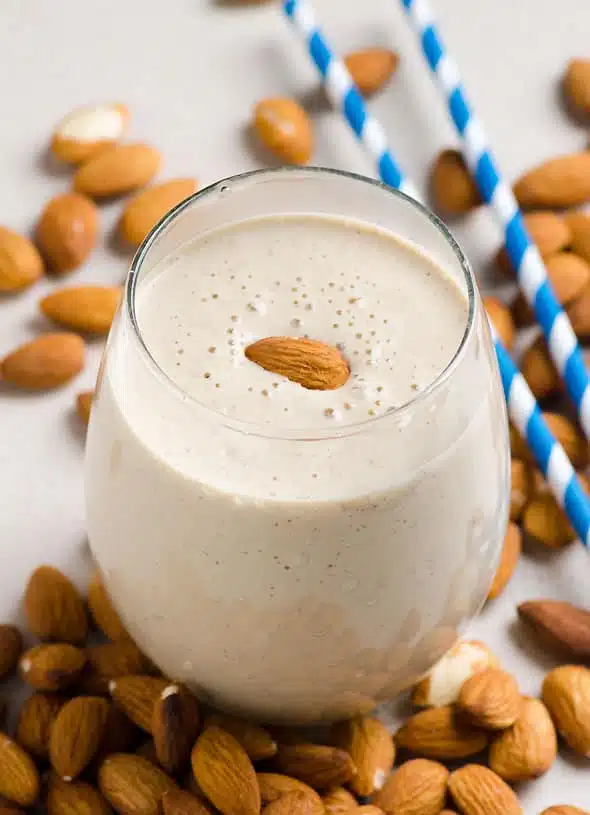 almond breakfast smoothie