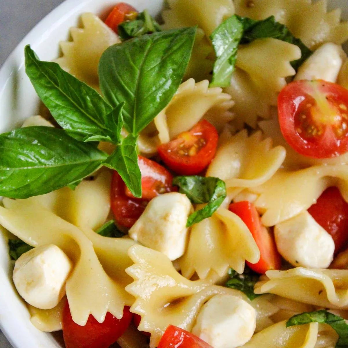 caprese pasta salad