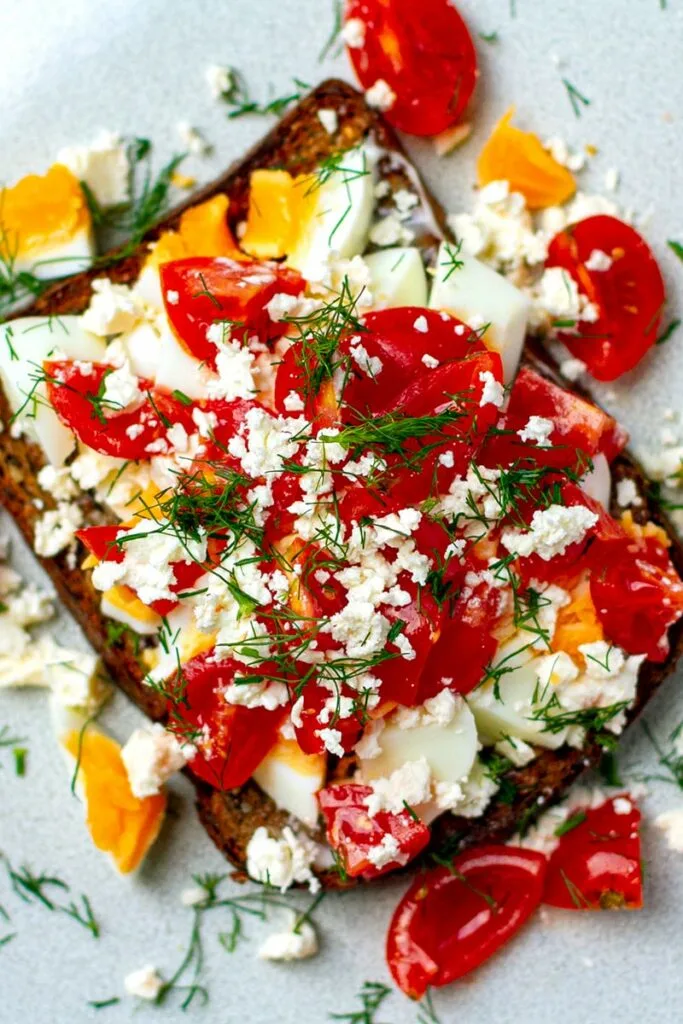 eggs on toast with feta and tomatoes