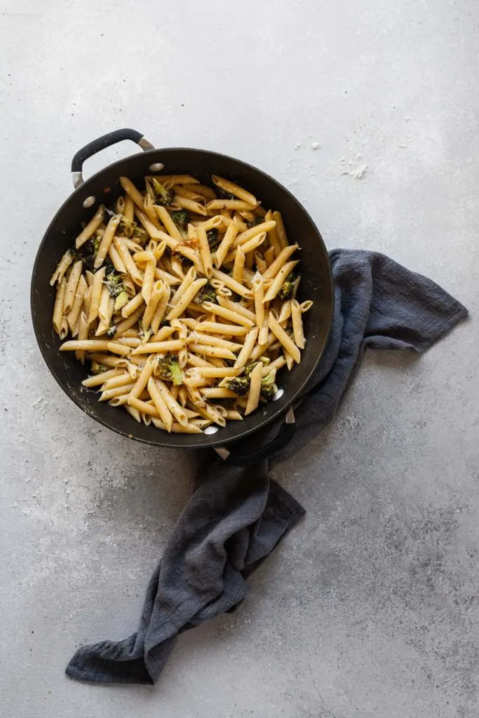 garlic and broccoli pasta