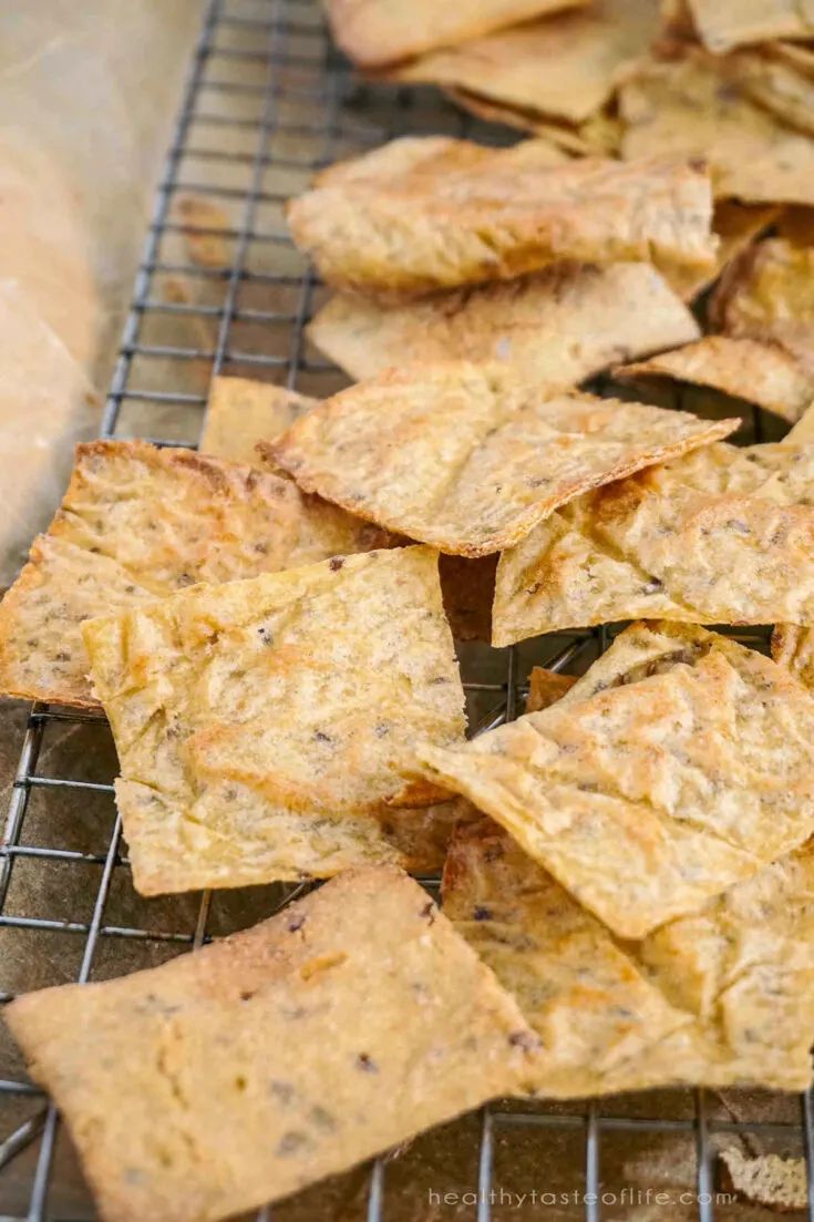 baked cauliflower crackers