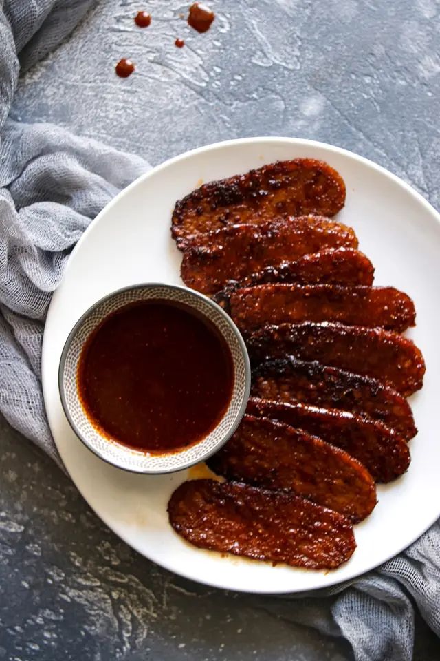 smokey vegan tempeh bacon