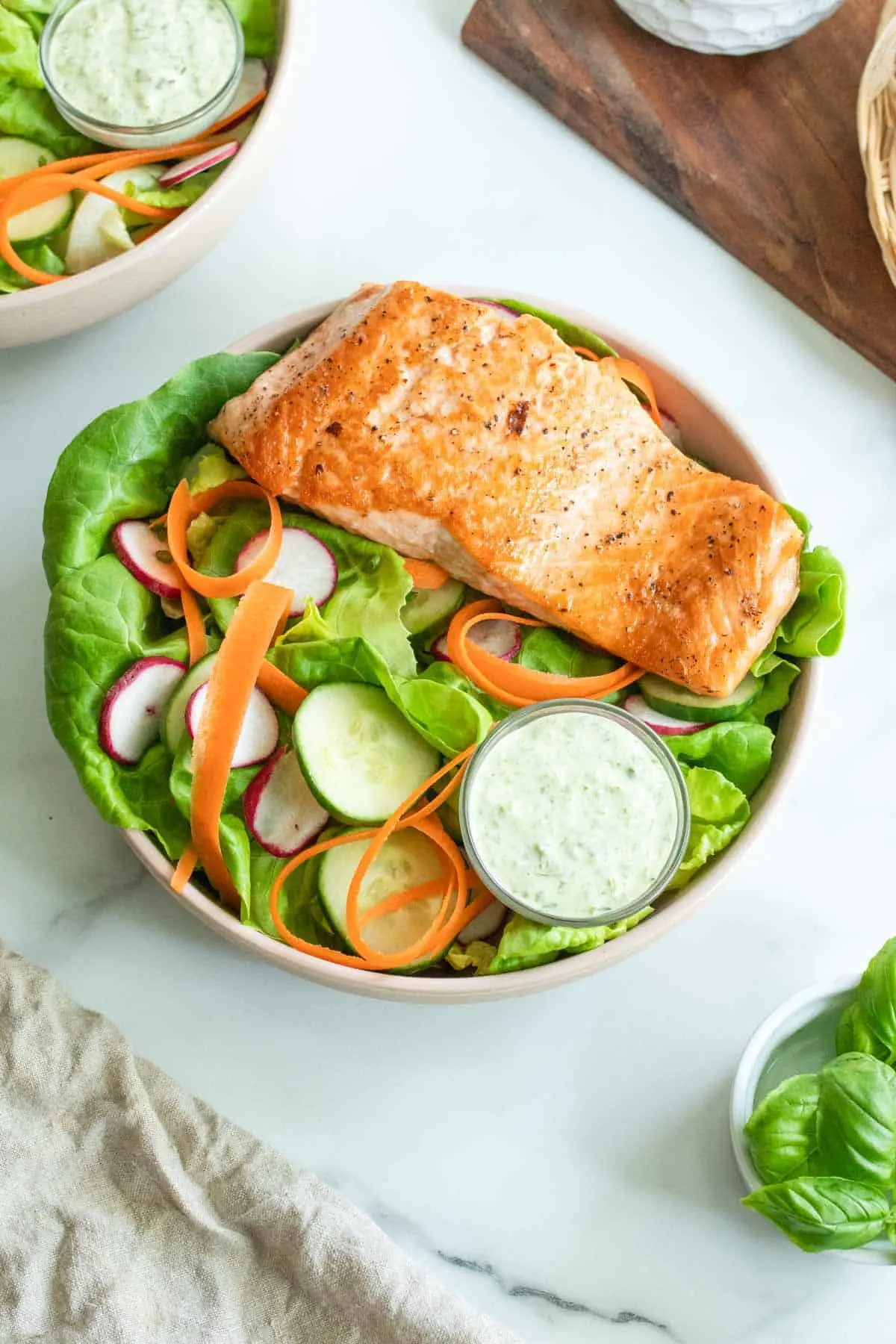 seared salmon salad with creamy herb dressing