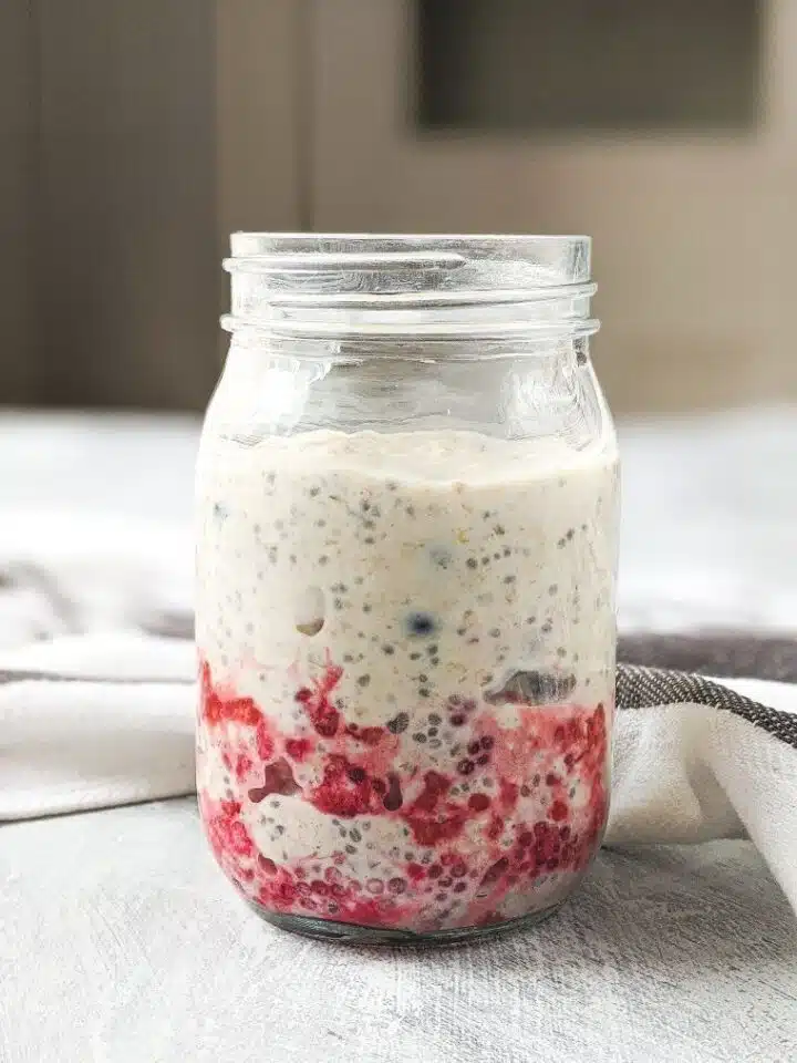 berry protein overnight oats