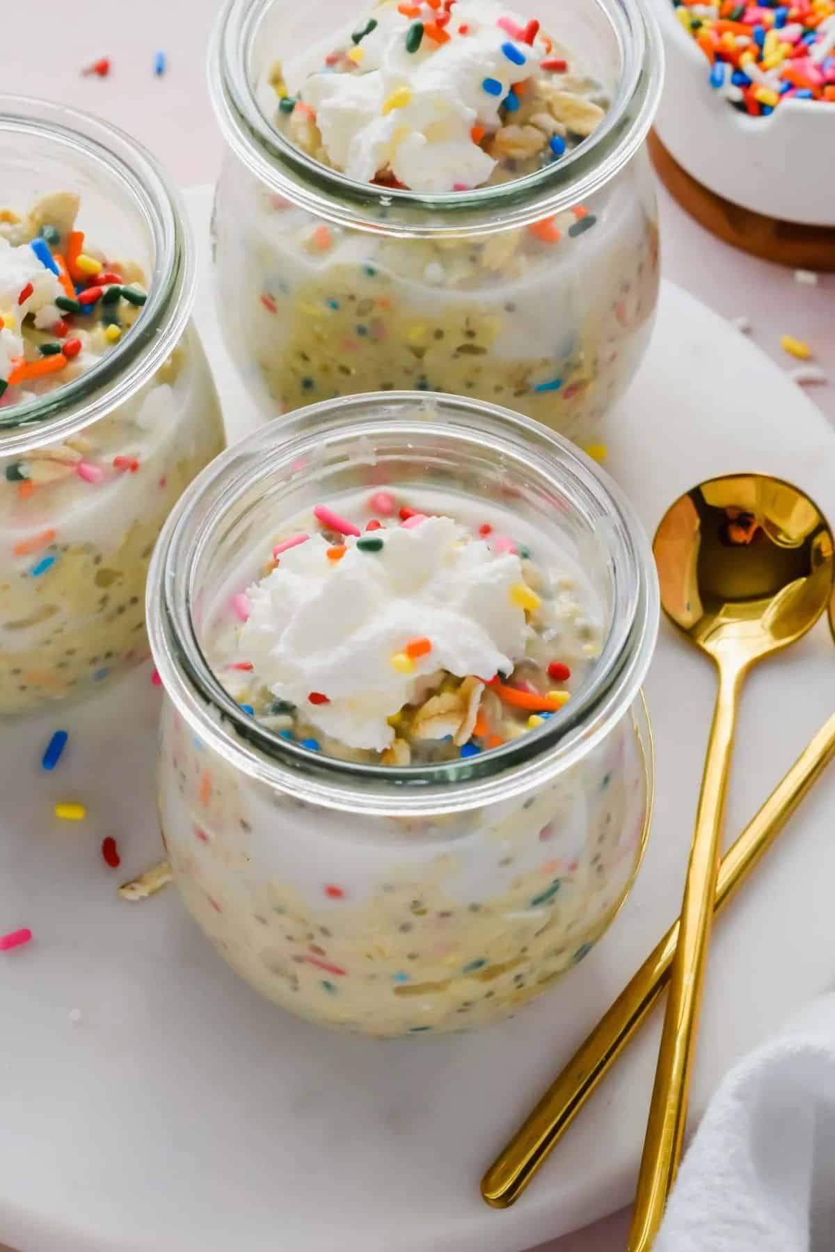 birthday cake protein overnight oats