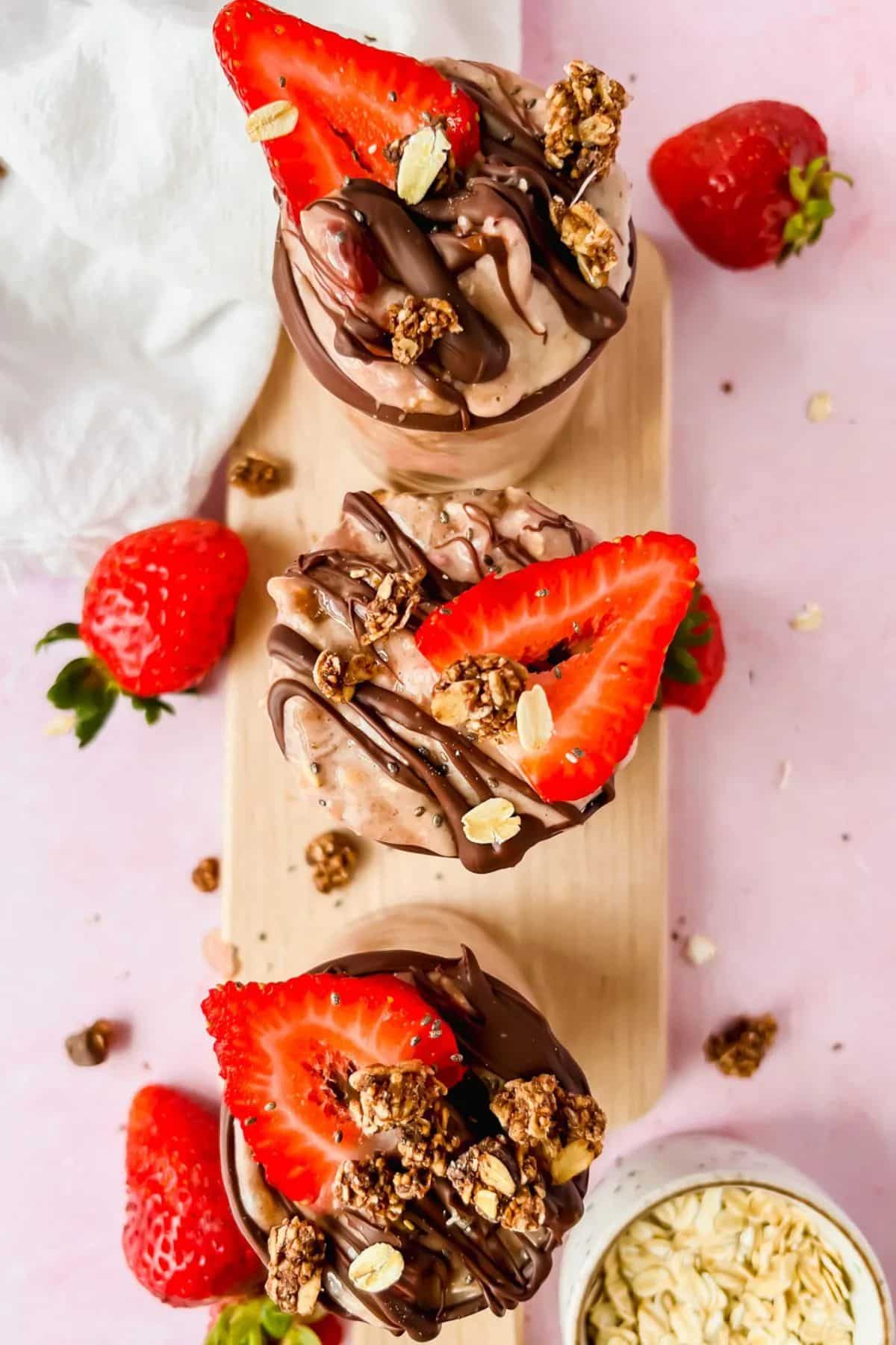 chocolate strawberry overnight oats