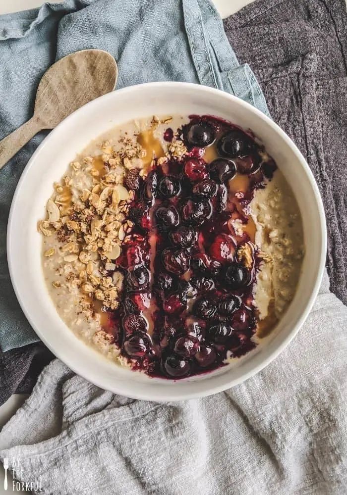 Vegan Protein Oats with Stewed Blueberries
