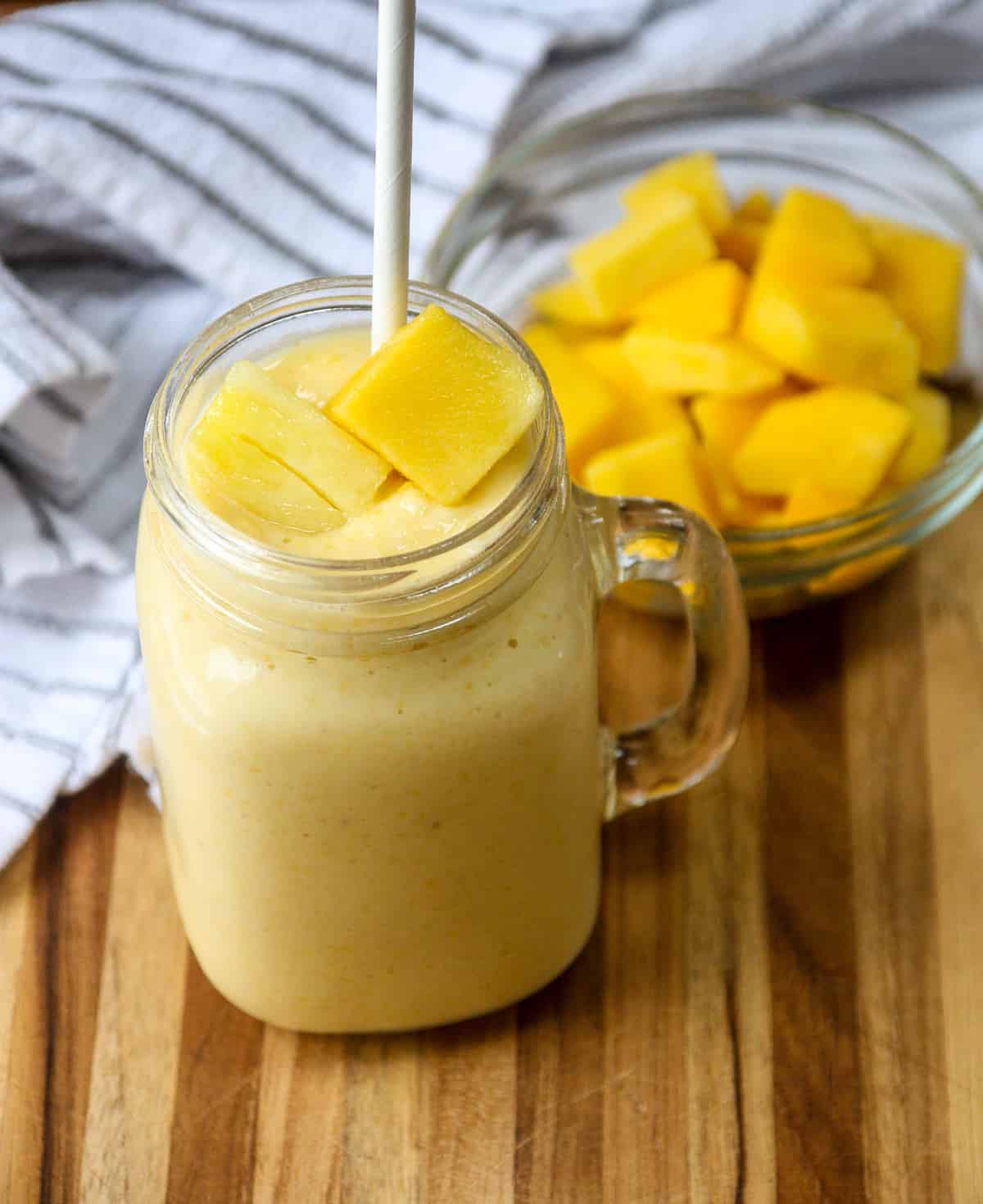 mango pineapple smoothie