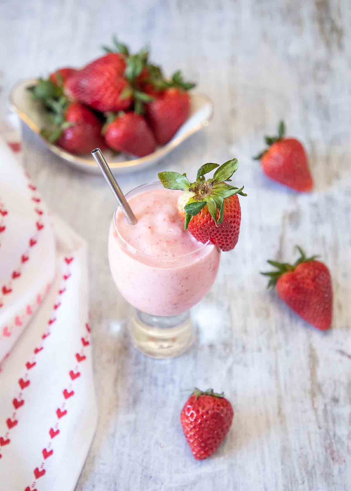 strawberry yogurt smoothie