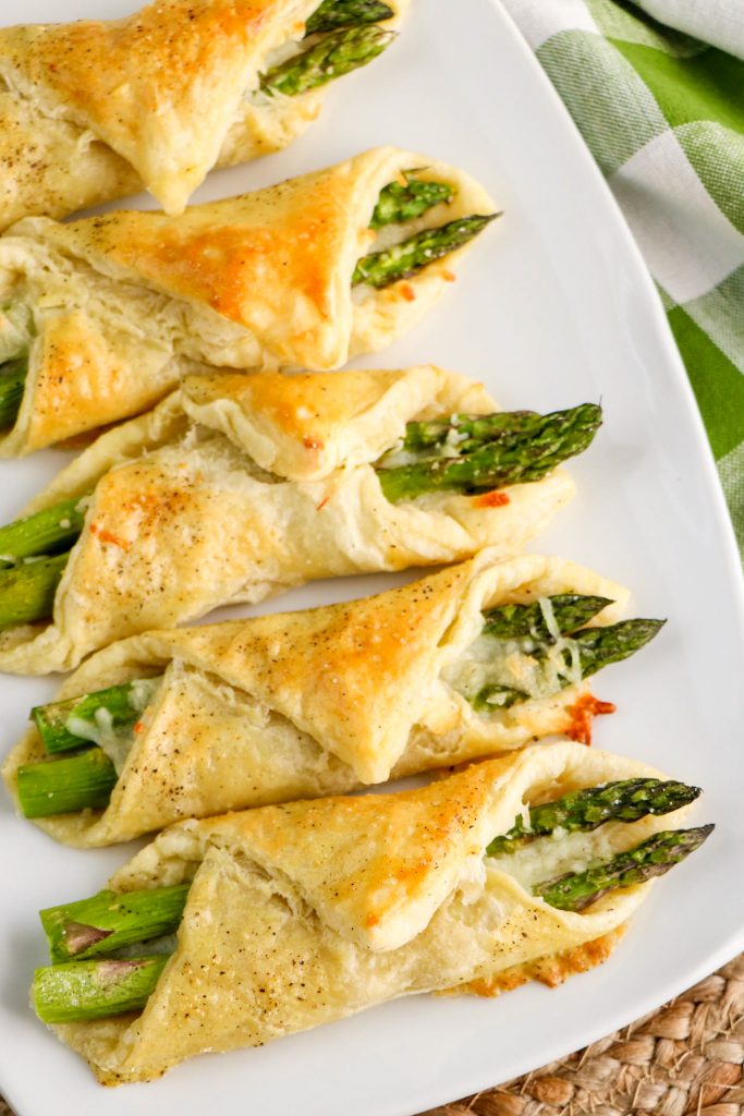 Cheesy Puff Pastry Asparagus Bundles
