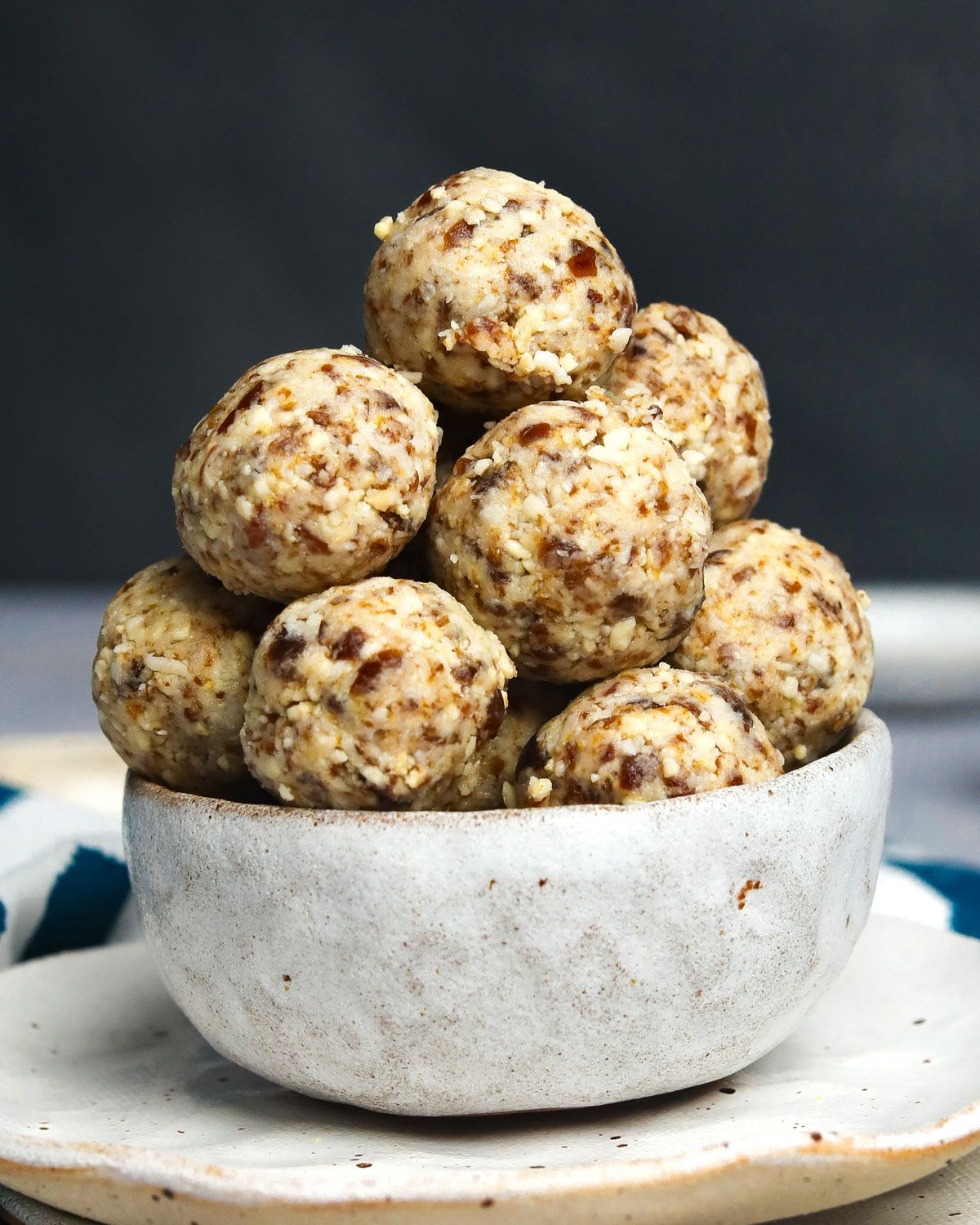 5-Ingredient Cashew Energy Balls