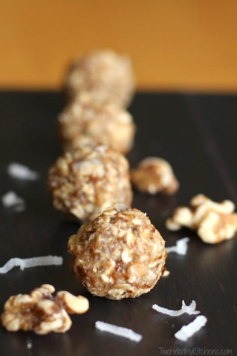 Walnut Oatmeal Energy Balls